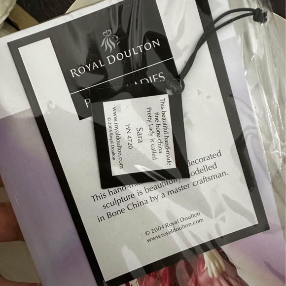 Royal Doulton Pretty Lady “Sara” - Picture 3 of 3